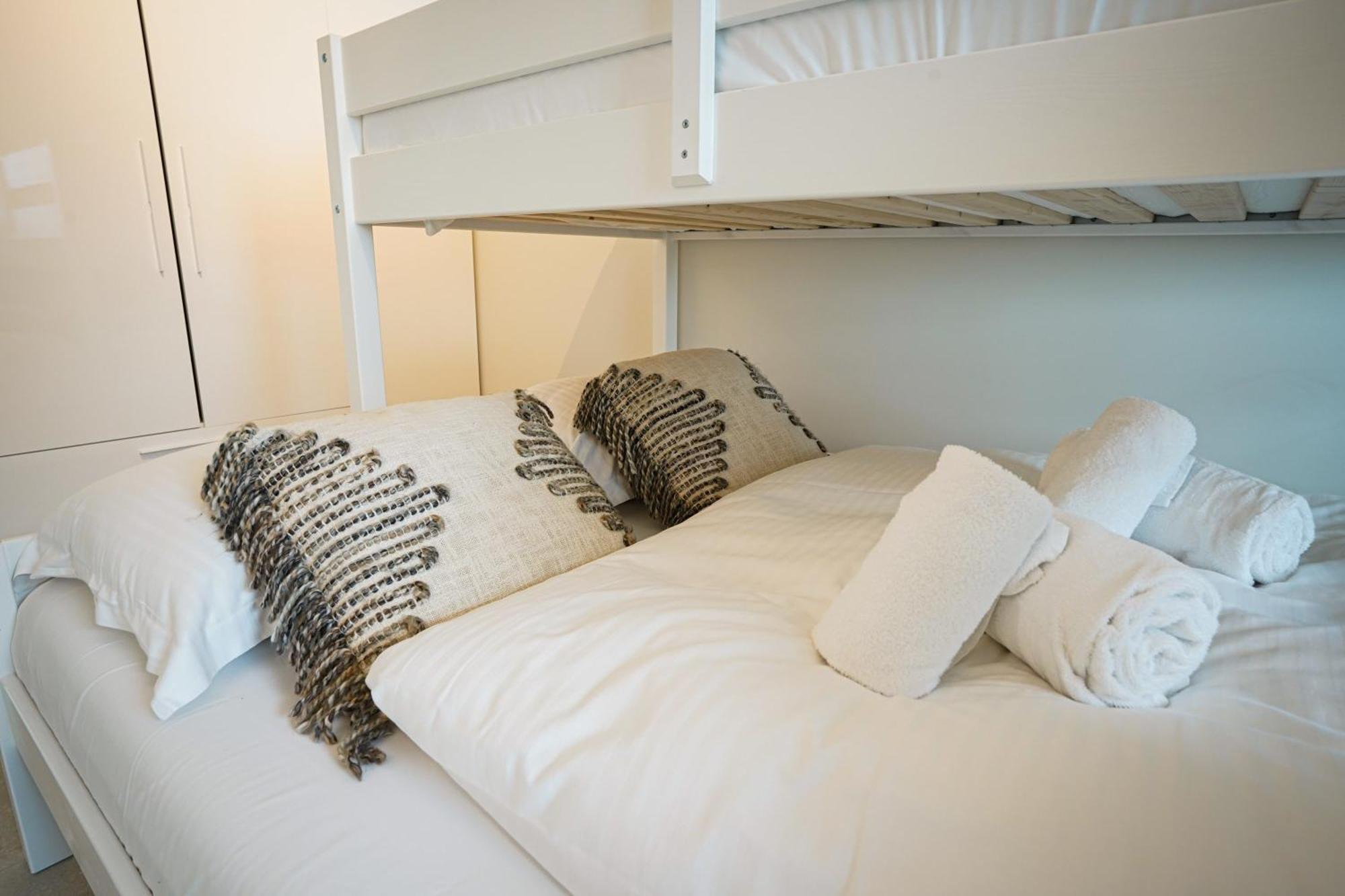 Huswell - Beautiful With Communal Pool And Gym Herberg