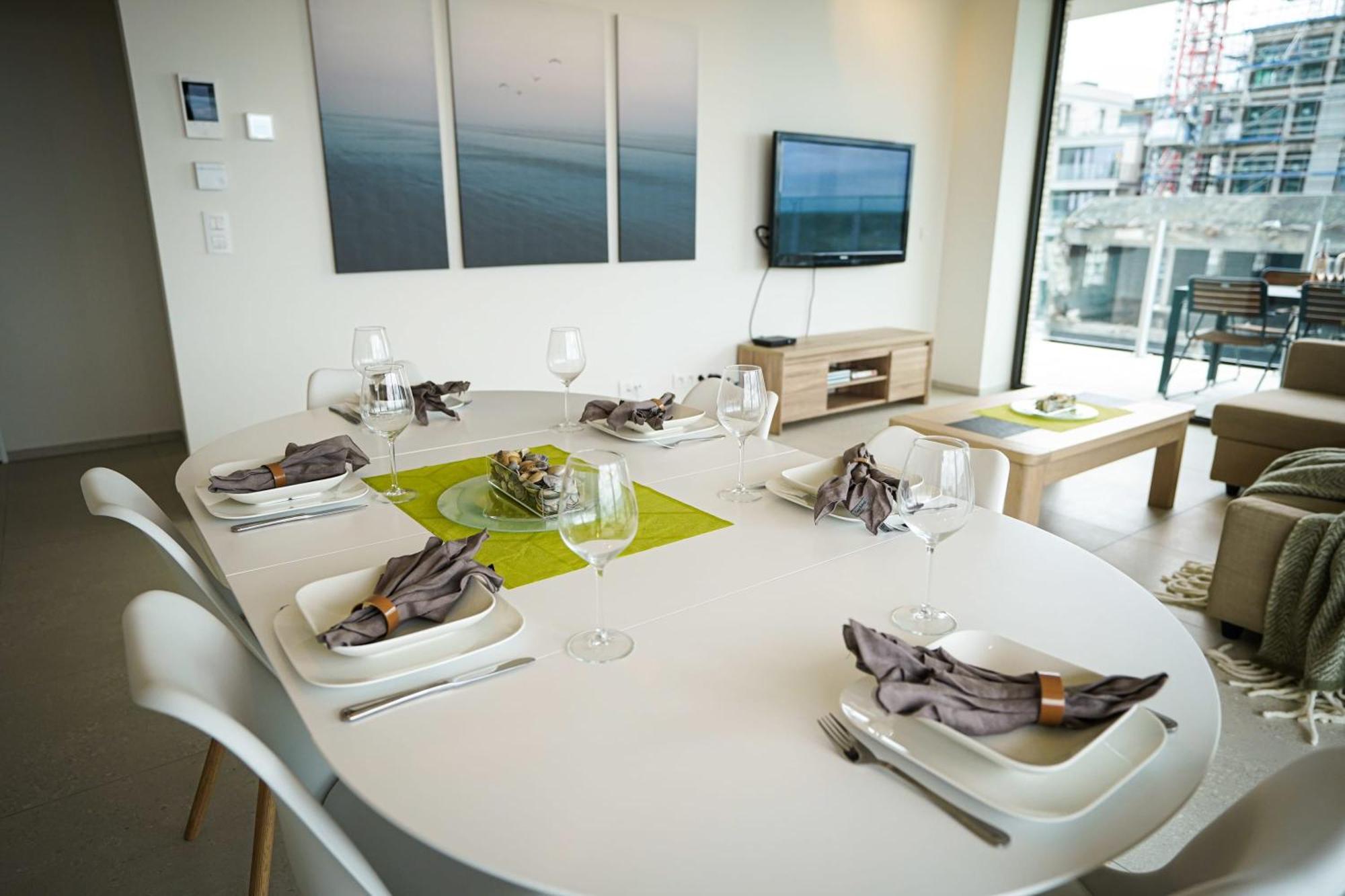 Huswell - Beautiful With Communal Pool And Gym Herberg *
